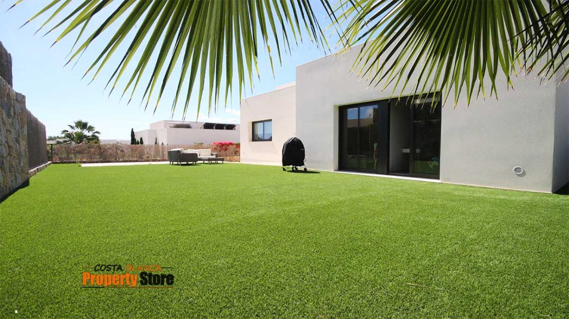 Modern 3 bed villa with pool on large plot on Las Colinas Golf